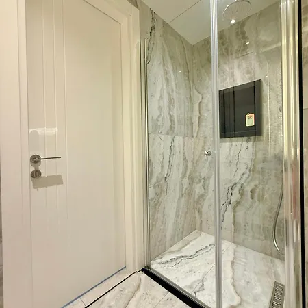 Sa Apartments! Luxury 2br With Private Access *